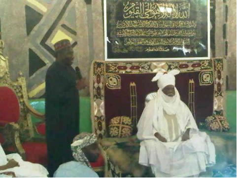 President Goodluck Ebele Jonathan of Nigeria addressing the Emir of Kano Alhaji Ado Bayero during a visit to “commiserate” with him after the Kano bomb blasts that killed over 180 Nigerians. Photo: From the President’s Online album